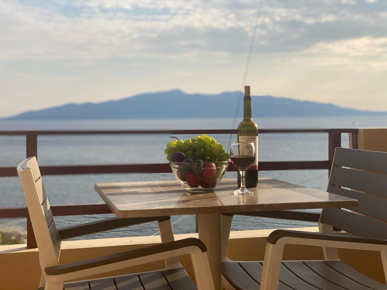 Del Mar Sea View Apartment Sarandë Eksteriør bilde