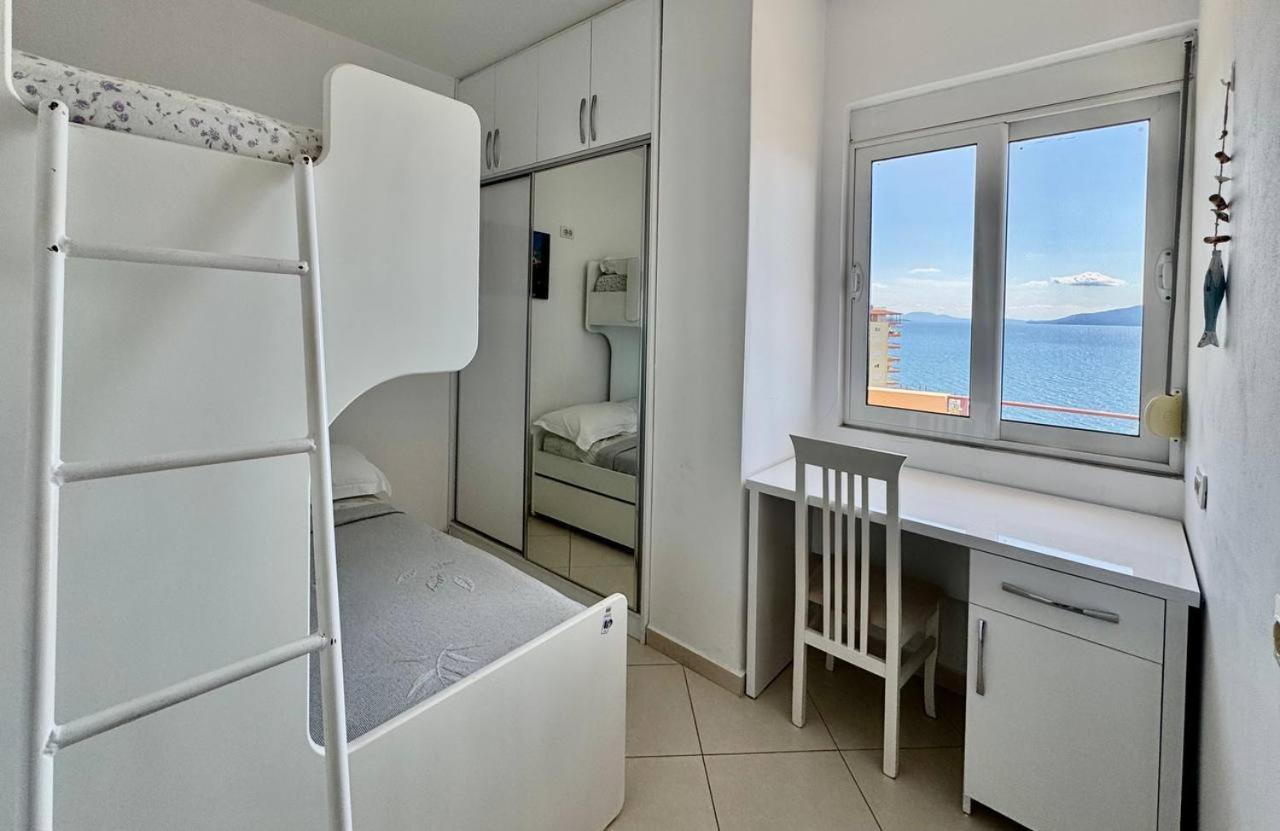 Del Mar Sea View Apartment Sarandë Eksteriør bilde